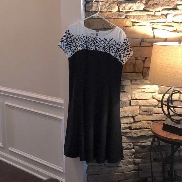 Anne Klein Dresses & Skirts - Anne Klein dress, black and white
